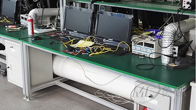 實(shí)驗(yàn)室防靜電工作臺(tái) 實(shí)驗(yàn)室防靜電工作臺(tái)