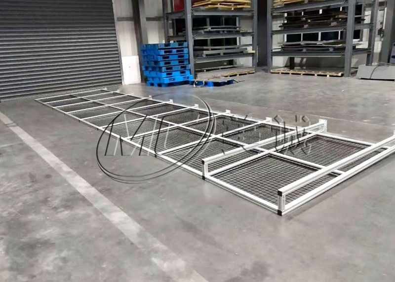 無錫鋁型材加工40<i style='color:red'>40型材</i>時，所用的配件種類