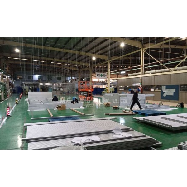 江蘇哪家圍欄框架是使用工業(yè)鋁型材的，鋁型材制作的好處有哪些好處呢