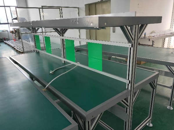 防靜電工作臺上的膠皮是怎么固定的？