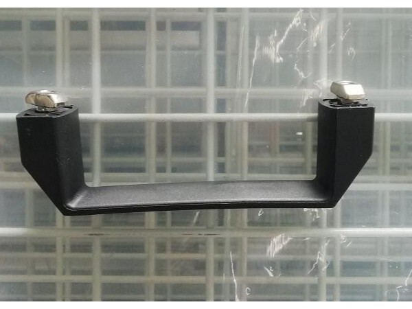 移動(dòng)圍欄上面的把手是如何安裝的？