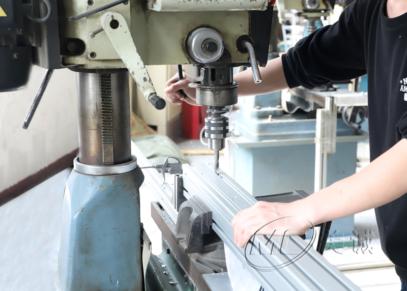 工業(yè)鋁型材精加工廠家，如何做到精加工？